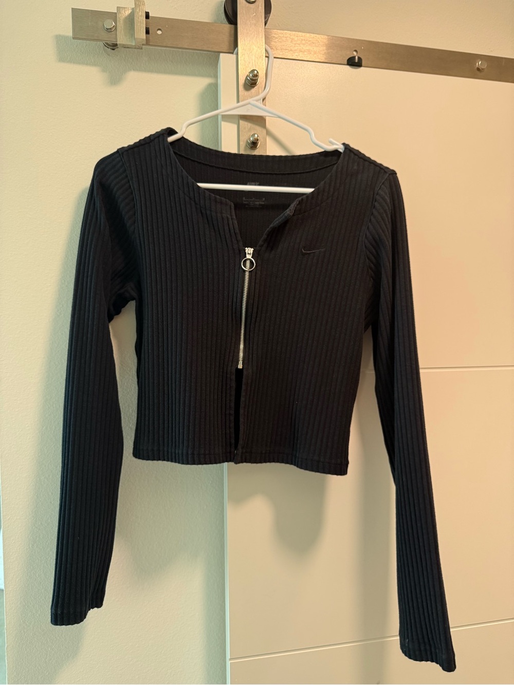 Nike Black Ribbed Long-Sleeve Zip Crop Top - SIZE MEDIUM